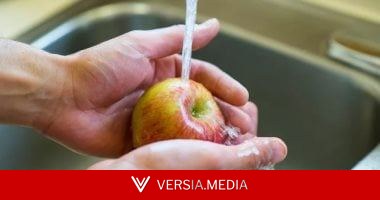 غسل الخضراوات والفاكهة.. خطوات بسيطة تساعد على تقليل الأتربة وبقايا الملوثات