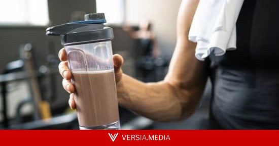 يتناوله الرياضيون.. بروتين مصل اللبن قد يكون مرتبطا بتساقط الشعر لدى الرجال