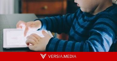 دماغ الهاتف الذكى.. أطباء الأعصاب يحذرون من آثار الإفراط فى استخدام الشاشات