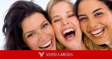 تتصرف إزاى لو اتعرضت لموقف محرج.. دراسة تنصح بالابتسامة لهذه الأسباب