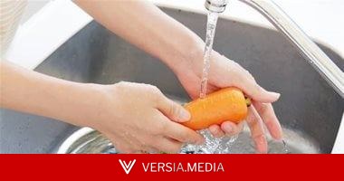الغسيل قبل الأكل مش التخزين.. اعرفى الطريقة الصحية لغسل الفاكهة والخضار